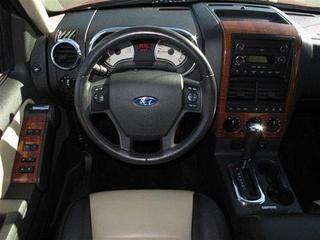 Ford Explorer 2010 photo 1