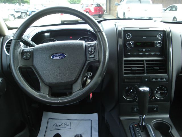 Ford Explorer 2010 photo 15