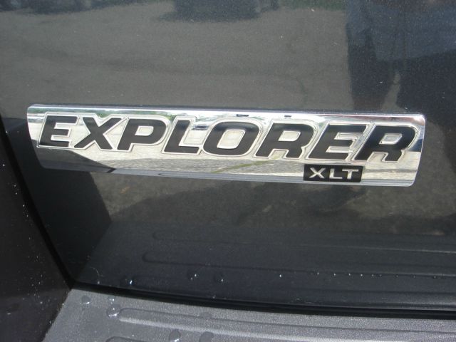 Ford Explorer 2010 photo 2