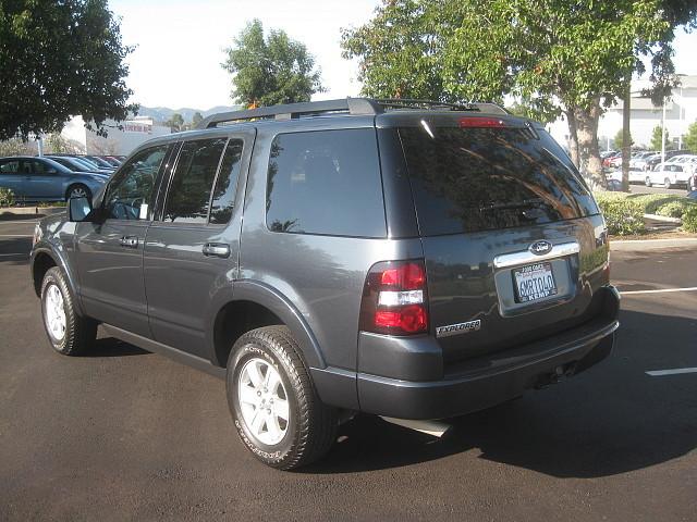 Ford Explorer 2010 photo 1
