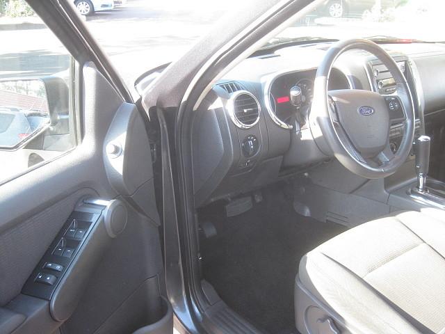 Ford Explorer 2010 photo 2