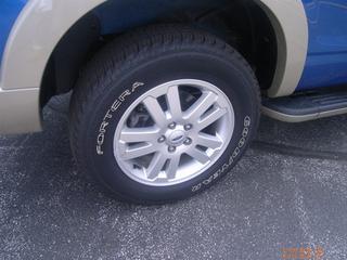 Ford Explorer 2010 photo 1