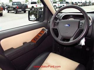 Ford Explorer 2010 photo 1