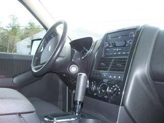 Ford Explorer 2010 photo 2