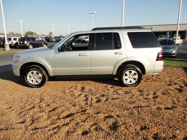 Ford Explorer 2010 photo 1