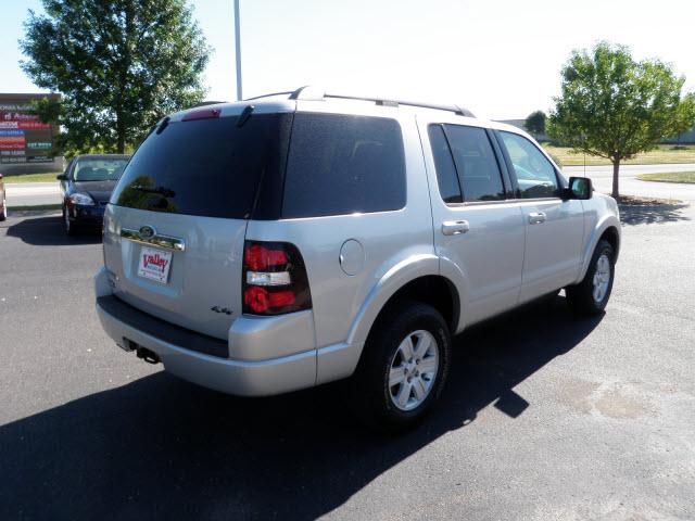 Ford Explorer 2010 photo 1