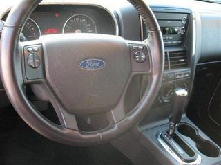 Ford Explorer 2010 photo 1