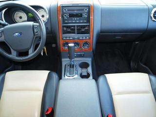 Ford Explorer 2010 photo 1