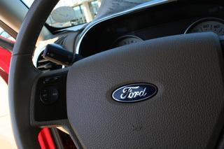 Ford Explorer 2010 photo 2