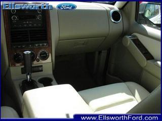 Ford Explorer 2010 photo 1
