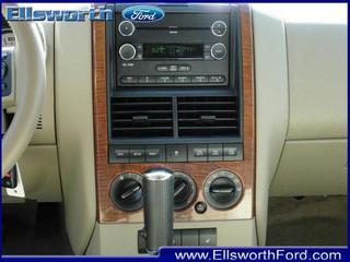 Ford Explorer 2010 photo 2