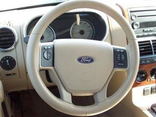 Ford Explorer 2010 photo 2