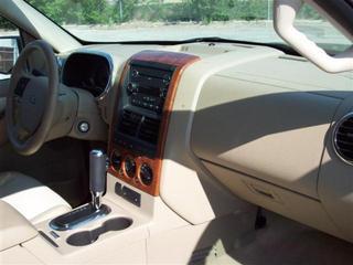 Ford Explorer 2010 photo 3