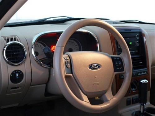 Ford Explorer 2010 photo 1