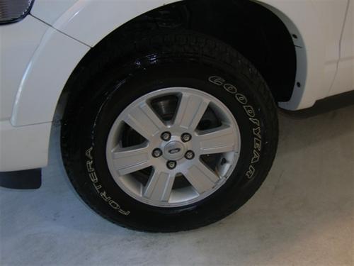 Ford Explorer 2010 photo 2