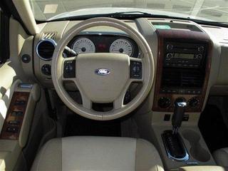 Ford Explorer 2010 photo 1