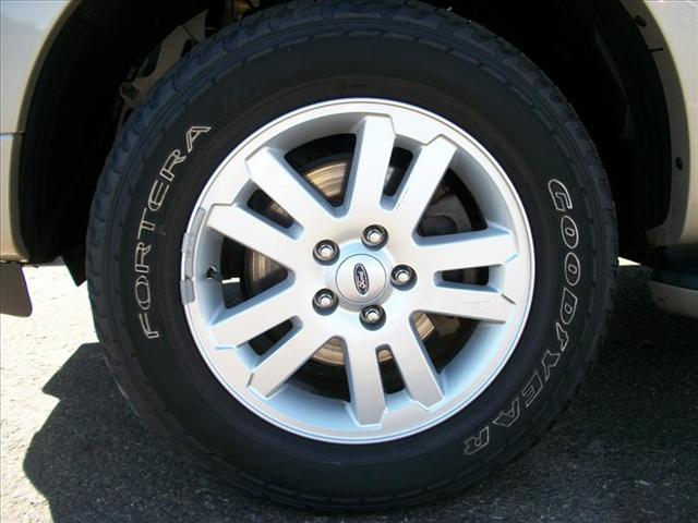 Ford Explorer 2010 photo 1