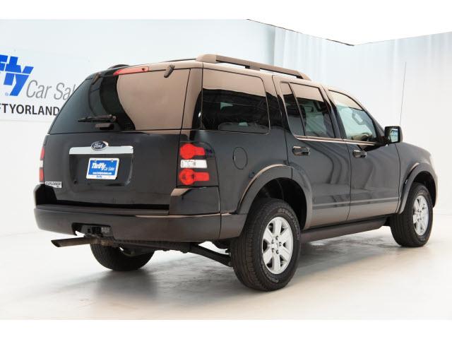 Ford Explorer 2010 photo 1
