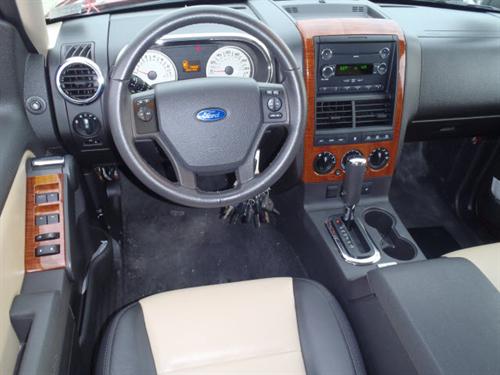 Ford Explorer 2010 photo 1