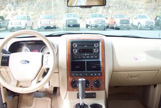 Ford Explorer 2010 photo 1