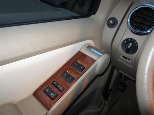 Ford Explorer 2010 photo 1