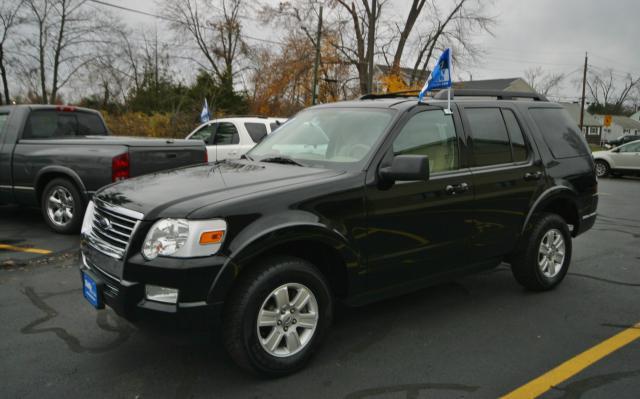 Ford Explorer 2010 photo 1