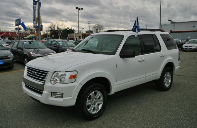 Ford Explorer 2010 photo 1