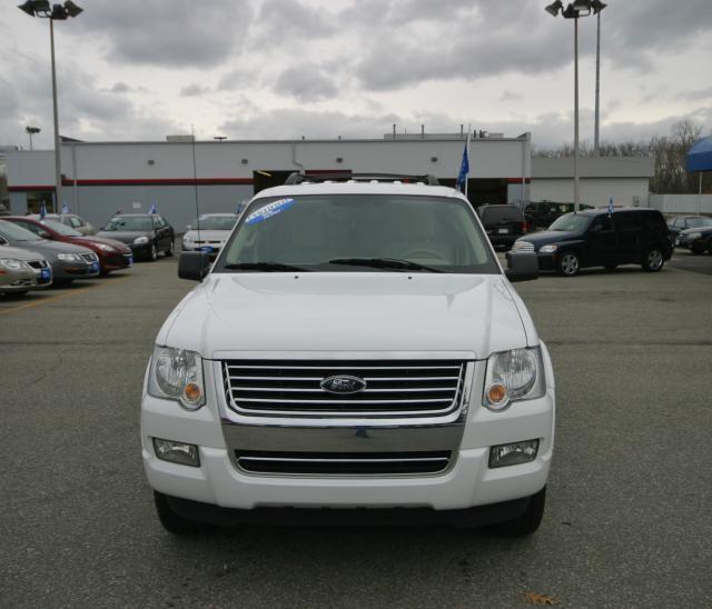 Ford Explorer 2010 photo 2