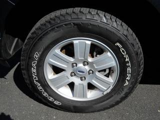 Ford Explorer 2010 photo 1