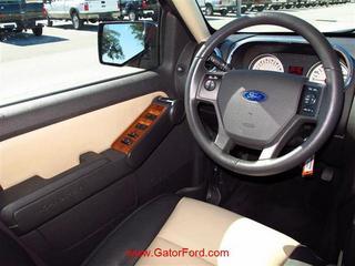 Ford Explorer 2010 photo 1