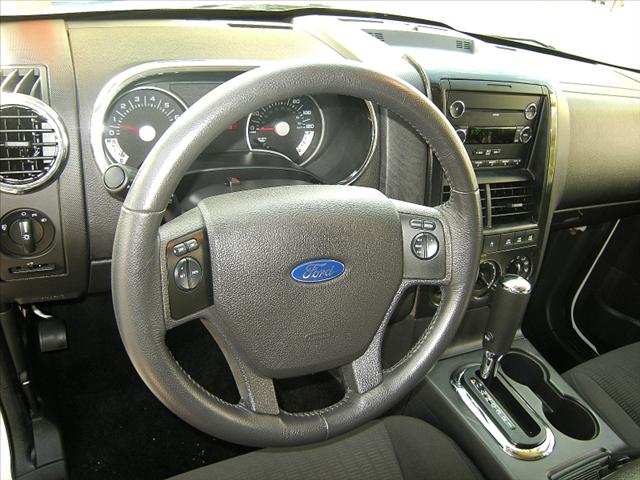 Ford Explorer ESi Sport Utility