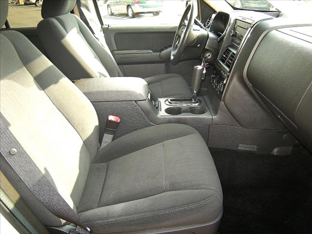 Ford Explorer 2010 photo 1
