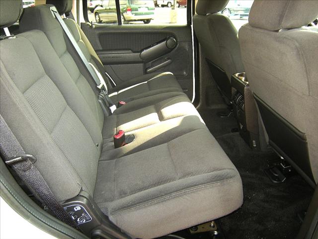 Ford Explorer 2010 photo 2
