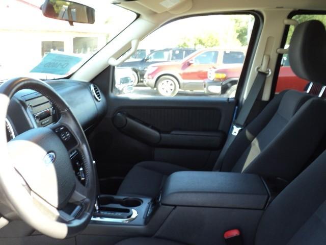 Ford Explorer 2010 photo 2