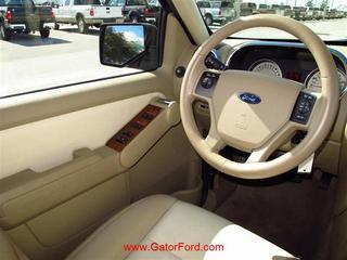 Ford Explorer 2010 photo 1