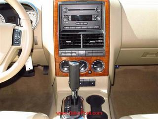 Ford Explorer 2010 photo 2