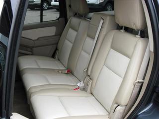 Ford Explorer 2010 photo 2