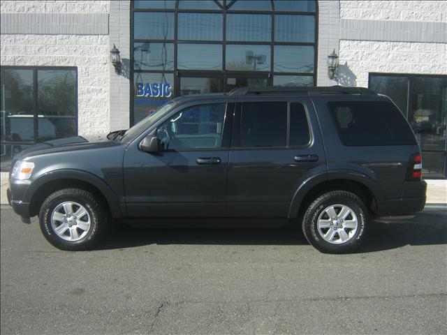 Ford Explorer 2010 photo 1