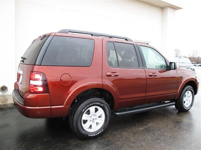 Ford Explorer 2010 photo 2