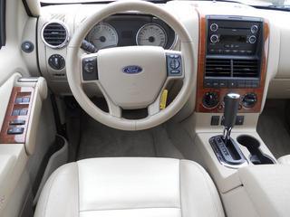 Ford Explorer 2010 photo 2