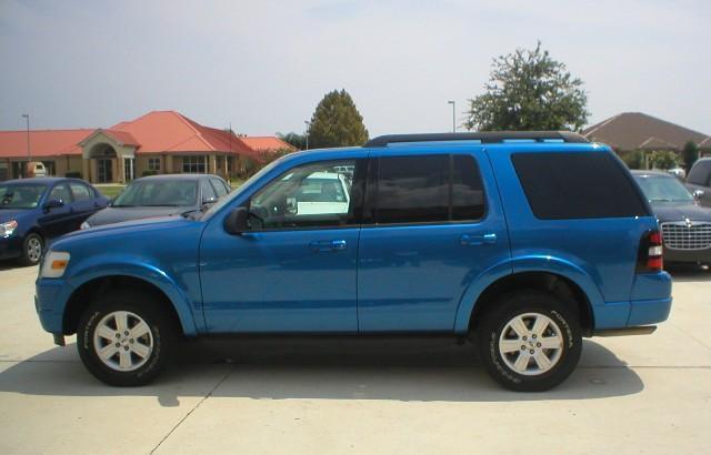 Ford Explorer 2010 photo 1