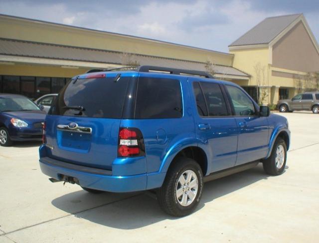 Ford Explorer 2010 photo 2