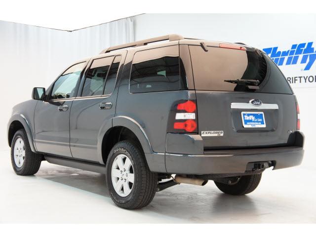 Ford Explorer 2010 photo 2