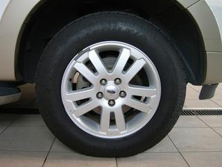 Ford Explorer 2010 photo 1