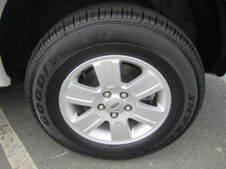 Ford Explorer 2010 photo 2