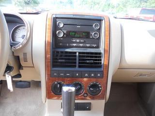 Ford Explorer 2010 photo 2