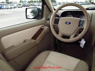 Ford Explorer 2010 photo 1