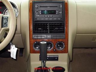 Ford Explorer 2010 photo 2
