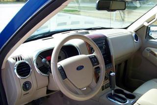 Ford Explorer 2010 photo 1