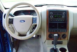 Ford Explorer 2010 photo 2